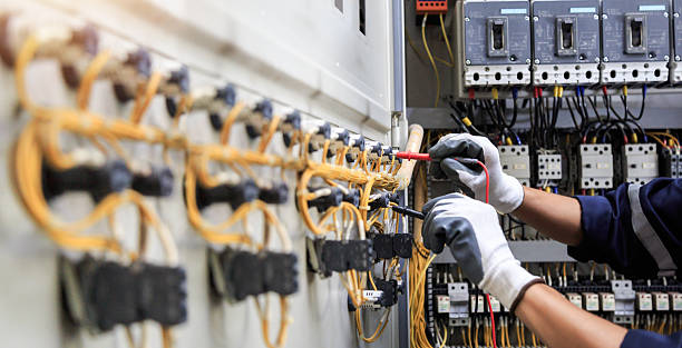 Professional Electrician technician working in Pratt, KS